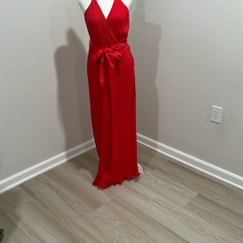 Elegant Red Sleeveless V-Neck Jumpsuit.